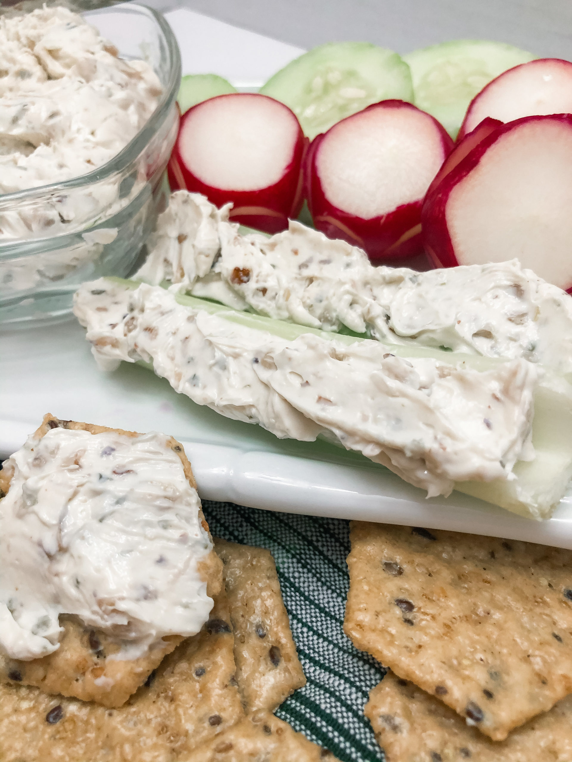 Walnut-Chive Cheese Spread